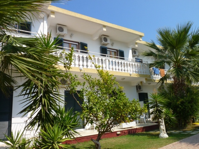 Gela Apartmanház - Korfu, Sidari