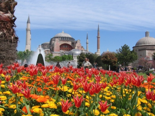 Isztambul és a Boszporusz a Nemzetközi Tulipán Fesztivál idején